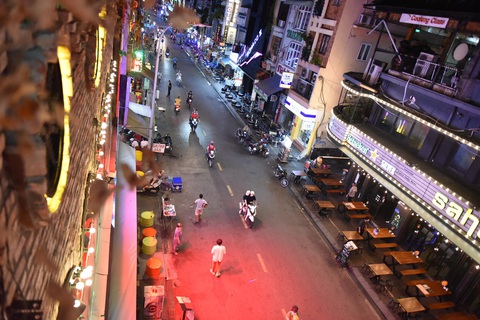 Bar, vũ trường ở Sài Gòn nhộn nhịp ‘sáng đèn, lên nhạc’ trở lại - Ảnh 12. Bar, vũ trường ở Sài Gòn nhộn nhịp ‘sáng đèn, lên nhạc’ trở lại - Ảnh 12.