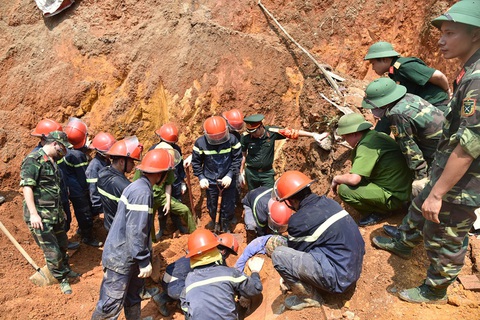 Khởi tố vụ sạt lở đất ở trường hướng nghiệp Phú Thọ làm 4 người chết - Ảnh 1. Khởi tố vụ sạt lở đất ở trường hướng nghiệp Phú Thọ làm 4 người chết - Ảnh 1.