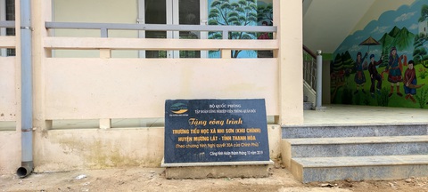Trường học bị sạt lở, sụt lún nghiêm trọng, 140 học sinh phải đi học nhờ - Ảnh 2. Trường học bị sạt lở, sụt lún nghiêm trọng, 140 học sinh phải đi học nhờ - Ảnh 2.
