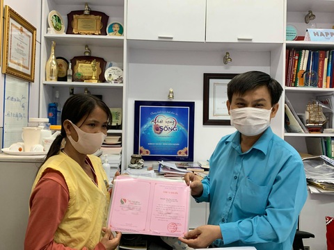 Bệnh nhân bị rắn hổ mang cắn tặng 80 triệu đồng cho người cùng cảnh ngộ - Ảnh 1. Bệnh nhân bị rắn hổ mang cắn tặng 80 triệu đồng cho người cùng cảnh ngộ - Ảnh 1.