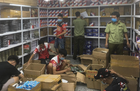 TP.HCM tạm giữ 33.000 phụ tùng xe máy không rõ nguồn gốc - Ảnh 2. TP.HCM tạm giữ 33.000 phụ tùng xe máy không rõ nguồn gốc - Ảnh 2.