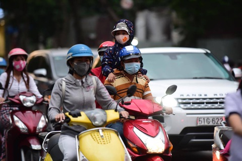 TP.HCM tia cực tím mức cao, cảnh báo nguy hiểm - Ảnh 1. TP.HCM tia cực tím mức cao, cảnh báo nguy hiểm - Ảnh 1.