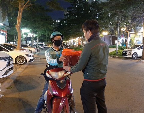 Tôi tập làm shipper: Có những chuyến giao hàng cười ra... nước mắt - Ảnh 1. Tôi tập làm shipper: Có những chuyến giao hàng cười ra... nước mắt - Ảnh 1.