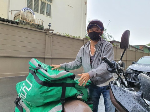 Tôi tập làm shipper: Có những chuyến giao hàng cười ra... nước mắt - Ảnh 3. Tôi tập làm shipper: Có những chuyến giao hàng cười ra... nước mắt - Ảnh 3.