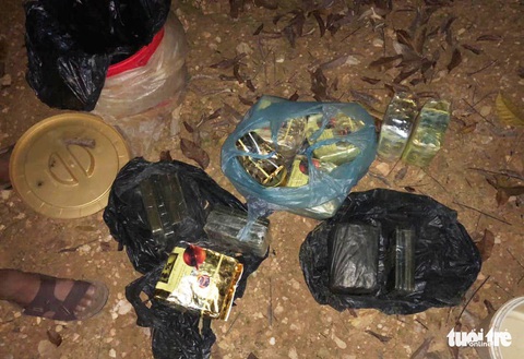 Chôn 13 bánh heroin, 7kg ma túy đá trong vườn tiêu để qua mắt công an - Ảnh 2. Chôn 13 bánh heroin, 7kg ma túy đá trong vườn tiêu để qua mắt công an - Ảnh 2.