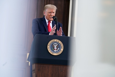 Ông Trump muốn phân ly kinh tế với Trung Quốc, đỡ mất hàng tỉ USD - Ảnh 1. Ông Trump muốn phân ly kinh tế với Trung Quốc, đỡ mất hàng tỉ USD - Ảnh 1.