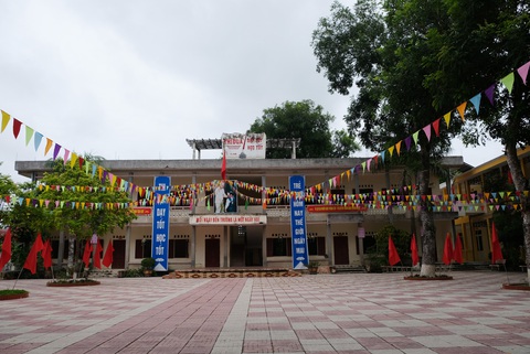 Khai giảng rồi nhưng trường im ắng, hàng trăm phụ huynh không cho con đi học - Ảnh 3. Khai giảng rồi nhưng trường im ắng, hàng trăm phụ huynh không cho con đi học - Ảnh 3.