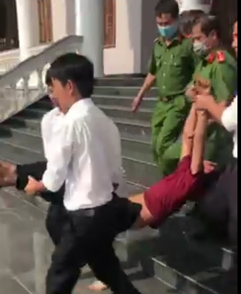 Vụ uống thuốc đòi tự tử tại tòa: Ra quyết định thi hành án phạt tù đối với bị cáo - Ảnh 1. Vụ uống thuốc đòi tự tử tại tòa: Ra quyết định thi hành án phạt tù đối với bị cáo - Ảnh 1.