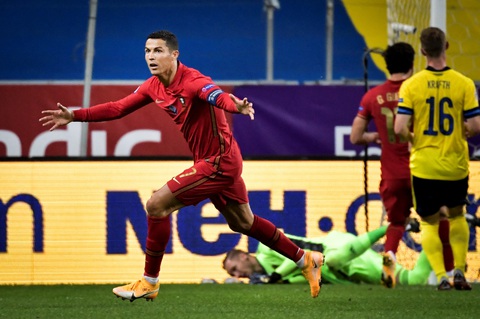 Ronaldo ghi bàn thứ 101, Bồ Đào Nha thắng dễ Thụy Điển - Ảnh 1. Ronaldo ghi bàn thứ 101, Bồ Đào Nha thắng dễ Thụy Điển - Ảnh 1.