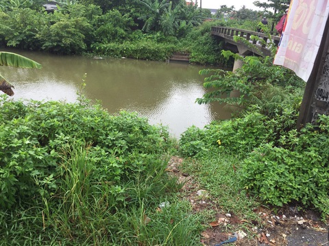 Vợ ở Sài Gòn không gửi tiền, bố trẻ ôm hai con nhảy kênh quyết tự tử - Ảnh 2. Vợ ở Sài Gòn không gửi tiền, bố trẻ ôm hai con nhảy kênh quyết tự tử - Ảnh 2.