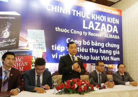 Lazada bị First News - Trí Việt kiện vì bán sách giả Muôn kiếp nhân sinh, Đắc nhân tâm... - Ảnh 1. Lazada bị First News - Trí Việt kiện vì bán sách giả Muôn kiếp nhân sinh, Đắc nhân tâm... - Ảnh 1.