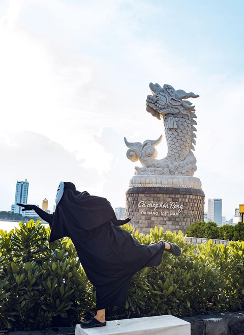 Vô Diện đi khắp Đà Nẵng mừng thành phố hết cách ly - Ảnh 3. Vô Diện đi khắp Đà Nẵng mừng thành phố hết cách ly - Ảnh 3.