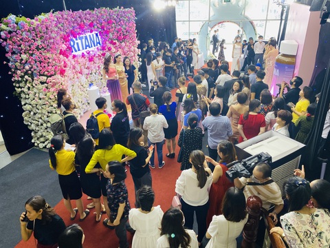 Hà Kiều Anh làm đại sứ thương hiệu cho RiTANA - Ảnh 8. Hà Kiều Anh làm đại sứ thương hiệu cho RiTANA - Ảnh 8.