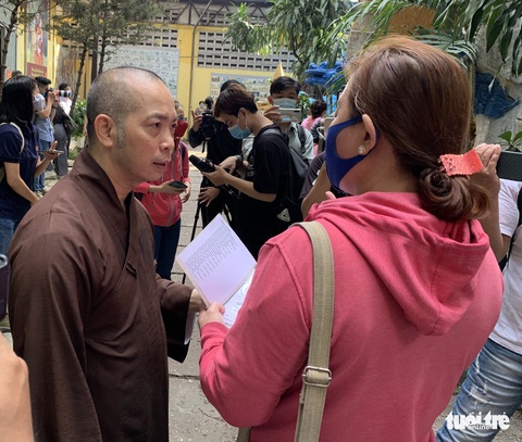 Tại chùa Kỳ Quang 2: Sáng nay thân nhân bắt đầu nhận diện tro cốt, di ảnh - Ảnh 1. Tại chùa Kỳ Quang 2: Sáng nay thân nhân bắt đầu nhận diện tro cốt, di ảnh - Ảnh 1.