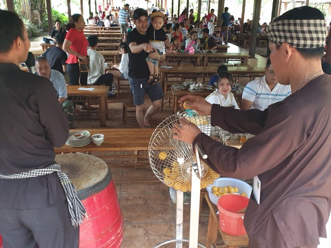 Siêu thị, khu vui chơi ở TP.HCM đông kín người ngày đầu năm - Ảnh 5. Siêu thị, khu vui chơi ở TP.HCM đông kín người ngày đầu năm - Ảnh 5.