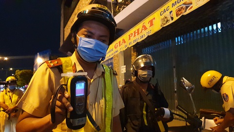 Liên hoan cuối năm khó từ chối lắm, nhiều “ma men” bị phạt nặng... ráng thanh minh - Ảnh 2. Liên hoan cuối năm khó từ chối lắm, nhiều “ma men” bị phạt nặng... ráng thanh minh - Ảnh 2.
