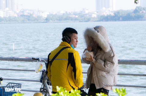 Phố phường thông thoáng, người Hà Nội đạp xe tận hưởng không khí đầu năm - Ảnh 6. Phố phường thông thoáng, người Hà Nội đạp xe tận hưởng không khí đầu năm - Ảnh 6.