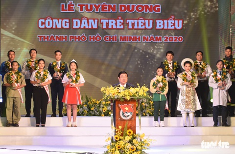 Vinh danh 12 công dân trẻ tiêu biểu TP.HCM 2020: Những bông hoa tỏa sáng - Ảnh 2. Vinh danh 12 công dân trẻ tiêu biểu TP.HCM 2020: Những bông hoa tỏa sáng - Ảnh 2.
