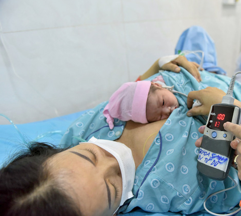 Nằm mơ cũng không nghĩ con sinh đúng khoảnh khắc giao thừa - Ảnh 8. Nằm mơ cũng không nghĩ con sinh đúng khoảnh khắc giao thừa - Ảnh 8.