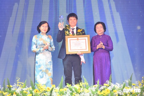 Vinh danh 12 công dân trẻ tiêu biểu TP.HCM 2020: Những bông hoa tỏa sáng - Ảnh 4. Vinh danh 12 công dân trẻ tiêu biểu TP.HCM 2020: Những bông hoa tỏa sáng - Ảnh 4.