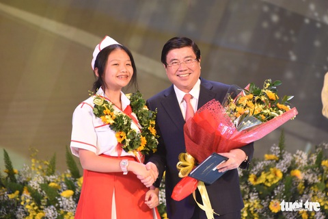 Vinh danh 12 công dân trẻ tiêu biểu TP.HCM 2020: Những bông hoa tỏa sáng - Ảnh 5. Vinh danh 12 công dân trẻ tiêu biểu TP.HCM 2020: Những bông hoa tỏa sáng - Ảnh 5.