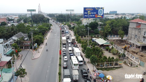 Trạm thu phí cầu Rạch Miễu liên tục xả trạm vì kẹt xe - Ảnh 1. Trạm thu phí cầu Rạch Miễu liên tục xả trạm vì kẹt xe - Ảnh 1.