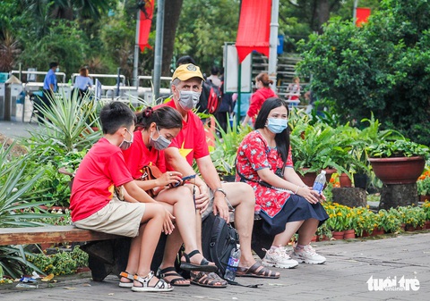Giá vé tăng, người dân lại đến đông hơn để ủng hộ Thảo cầm viên Sài Gòn - Ảnh 4. Giá vé tăng, người dân lại đến đông hơn để ủng hộ Thảo cầm viên Sài Gòn - Ảnh 4.