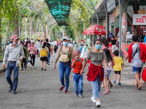 Giá vé tăng, người dân lại đến đông hơn để ủng hộ Thảo cầm viên Sài Gòn - Ảnh 8. Giá vé tăng, người dân lại đến đông hơn để ủng hộ Thảo cầm viên Sài Gòn - Ảnh 8.