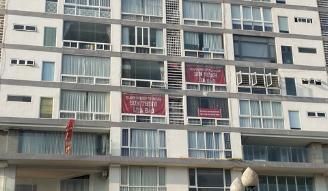Vũng Tàu: Mới ngày đầu năm, dân chung cư Sơn Thịnh đã treo băngrôn tố chủ đầu tư - Ảnh 2. Vũng Tàu: Mới ngày đầu năm, dân chung cư Sơn Thịnh đã treo băngrôn tố chủ đầu tư - Ảnh 2.