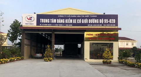 Đình chỉ trung tâm đăng kiểm vì cho xe không đạt chuẩn qua kiểm định - Ảnh 1. Đình chỉ trung tâm đăng kiểm vì cho xe không đạt chuẩn qua kiểm định - Ảnh 1.