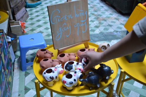 Bạn trẻ Sài Gòn mua đồ cũ làm từ thiện - Ảnh 2. Bạn trẻ Sài Gòn mua đồ cũ làm từ thiện - Ảnh 2.
