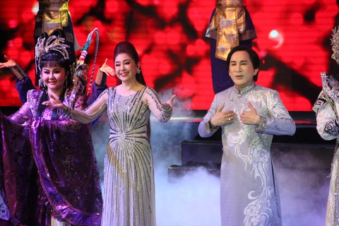 Đại Nghĩa ca cải lương tuồng cổ trong live show Kim Tử Long - Thoại Mỹ - Ảnh 3. Đại Nghĩa ca cải lương tuồng cổ trong live show Kim Tử Long - Thoại Mỹ - Ảnh 3.