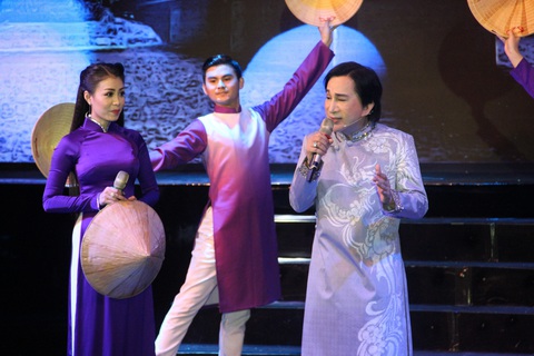 Đại Nghĩa ca cải lương tuồng cổ trong live show Kim Tử Long - Thoại Mỹ - Ảnh 6. Đại Nghĩa ca cải lương tuồng cổ trong live show Kim Tử Long - Thoại Mỹ - Ảnh 6.