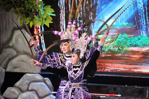 Đại Nghĩa ca cải lương tuồng cổ trong live show Kim Tử Long - Thoại Mỹ - Ảnh 1. Đại Nghĩa ca cải lương tuồng cổ trong live show Kim Tử Long - Thoại Mỹ - Ảnh 1.