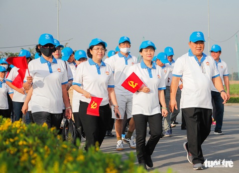 Đi bộ đồng hành Thủ Đức nghĩa tình, quyên góp hơn 3,9 tỉ đồng ủng hộ người nghèo - Ảnh 2. Đi bộ đồng hành Thủ Đức nghĩa tình, quyên góp hơn 3,9 tỉ đồng ủng hộ người nghèo - Ảnh 2.