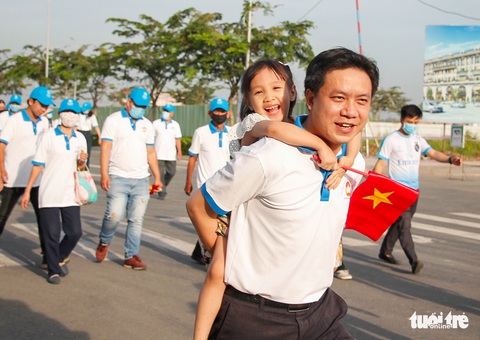 Đi bộ đồng hành Thủ Đức nghĩa tình, quyên góp hơn 3,9 tỉ đồng ủng hộ người nghèo - Ảnh 9. Đi bộ đồng hành Thủ Đức nghĩa tình, quyên góp hơn 3,9 tỉ đồng ủng hộ người nghèo - Ảnh 9.