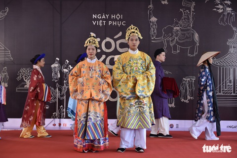 Bạn trẻ Sài Gòn thích thú tham gia ngày hội cổ phục - Ảnh 3. Bạn trẻ Sài Gòn thích thú tham gia ngày hội cổ phục - Ảnh 3.