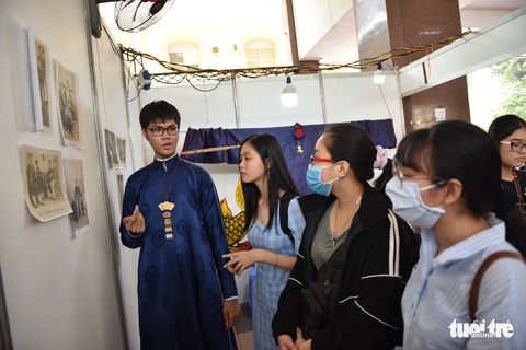 Bạn trẻ Sài Gòn thích thú tham gia ngày hội cổ phục - Ảnh 4. Bạn trẻ Sài Gòn thích thú tham gia ngày hội cổ phục - Ảnh 4.