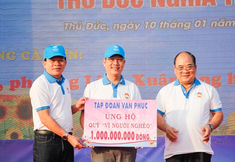Đi bộ đồng hành Thủ Đức nghĩa tình, quyên góp hơn 3,9 tỉ đồng ủng hộ người nghèo - Ảnh 4. Đi bộ đồng hành Thủ Đức nghĩa tình, quyên góp hơn 3,9 tỉ đồng ủng hộ người nghèo - Ảnh 4.