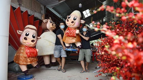 Khi nông dân làm nghề trang trí tết - Ảnh 1. Khi nông dân làm nghề trang trí tết - Ảnh 1.