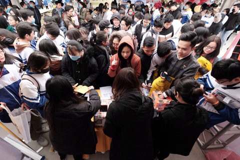 Tư vấn tuyển sinh ở Thanh Hóa: Muốn vào ngành hot, chuẩn bị học phí và học cật lực - Ảnh 6. Tư vấn tuyển sinh ở Thanh Hóa: Muốn vào ngành hot, chuẩn bị học phí và học cật lực - Ảnh 6.