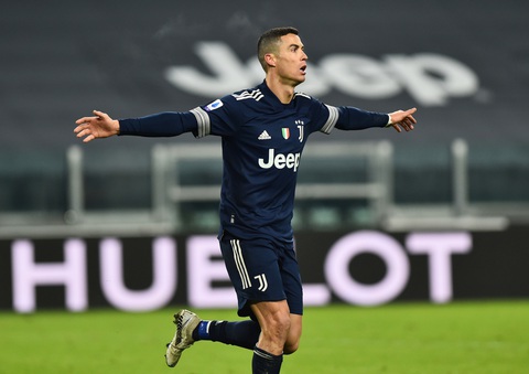 Ronaldo chuộc lỗi với bàn thắng phút 90+2 giúp Juve giành 3 điểm - Ảnh 4. Ronaldo chuộc lỗi với bàn thắng phút 90+2 giúp Juve giành 3 điểm - Ảnh 4.