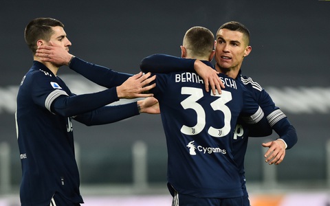 Ronaldo chuộc lỗi với bàn thắng phút 90+2 giúp Juve giành 3 điểm - Ảnh 1. Ronaldo chuộc lỗi với bàn thắng phút 90+2 giúp Juve giành 3 điểm - Ảnh 1.