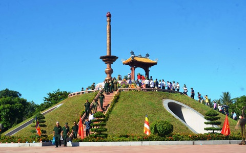 Phía sau những kỳ thư đặc biệt - Kỳ 2: Độc bản kỳ thư Thành cổ Quảng Trị - Ảnh 1. Phía sau những kỳ thư đặc biệt - Kỳ 2: Độc bản kỳ thư Thành cổ Quảng Trị - Ảnh 1.