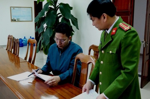Phó giám đốc Ban quản lý dự án bị khởi tố vì để nhà thầu làm giả hồ sơ dự thầu - Ảnh 1. Phó giám đốc Ban quản lý dự án bị khởi tố vì để nhà thầu làm giả hồ sơ dự thầu - Ảnh 1.