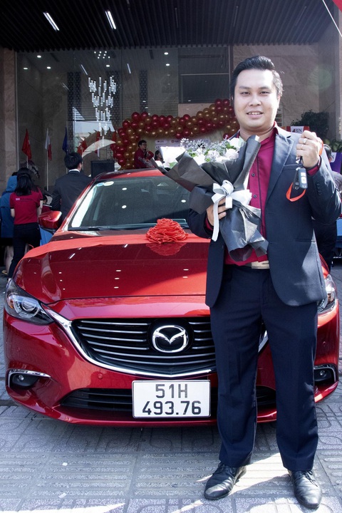 Doanh nghiệp tại TP.HCM thưởng tết xe Mazda 6 cho nhân viên xuất sắc - Ảnh 2. Doanh nghiệp tại TP.HCM thưởng tết xe Mazda 6 cho nhân viên xuất sắc - Ảnh 2.