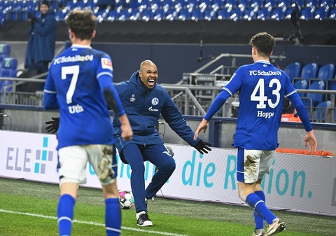 Schalke 04 tạm quên khủng hoảng - Ảnh 1. Schalke 04 tạm quên khủng hoảng - Ảnh 1.