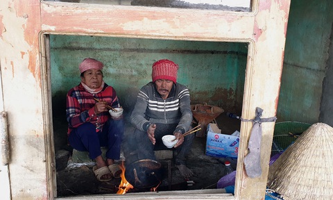 Lo chỗ ở cho dân vùng sạt lở đón tết - Ảnh 2. Lo chỗ ở cho dân vùng sạt lở đón tết - Ảnh 2.