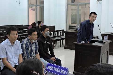 Bị cáo người Trung Quốc khai ân nhân giúp thành người Việt Nam - Ảnh 1. Bị cáo người Trung Quốc khai ân nhân giúp thành người Việt Nam - Ảnh 1.