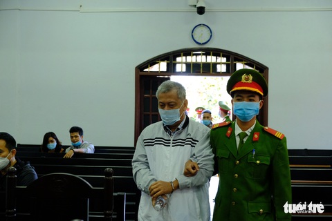 Một bị cáo nghi bị bệnh tâm thần, hoãn phiên tòa xử đại gia Trịnh Sướng - Ảnh 4. Một bị cáo nghi bị bệnh tâm thần, hoãn phiên tòa xử đại gia Trịnh Sướng - Ảnh 4.